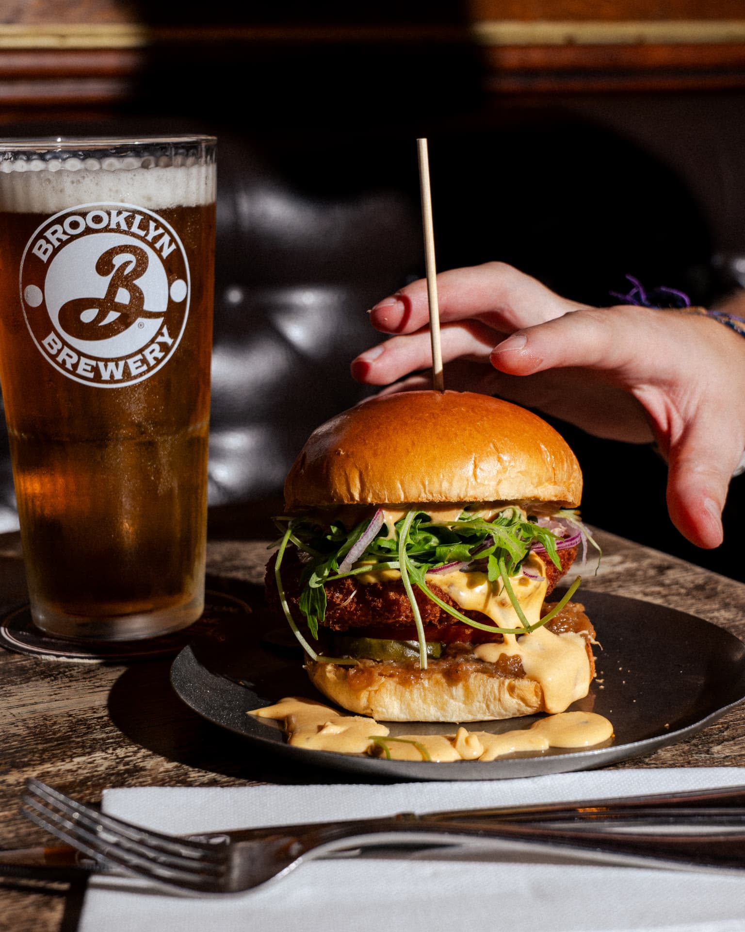 Chicken burger et bière au Pub The Bowler