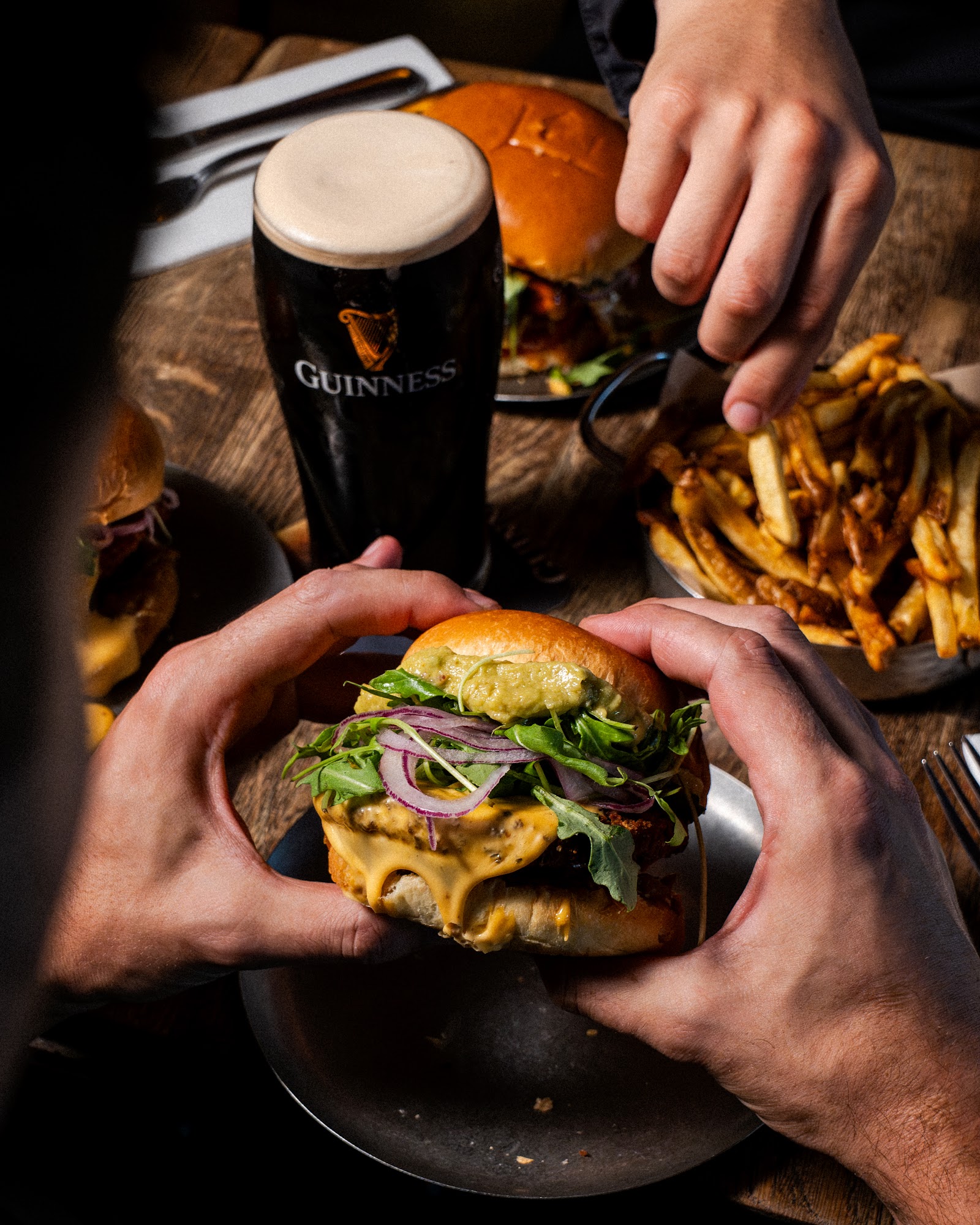 Burger, frites et Guinness au Bowler
